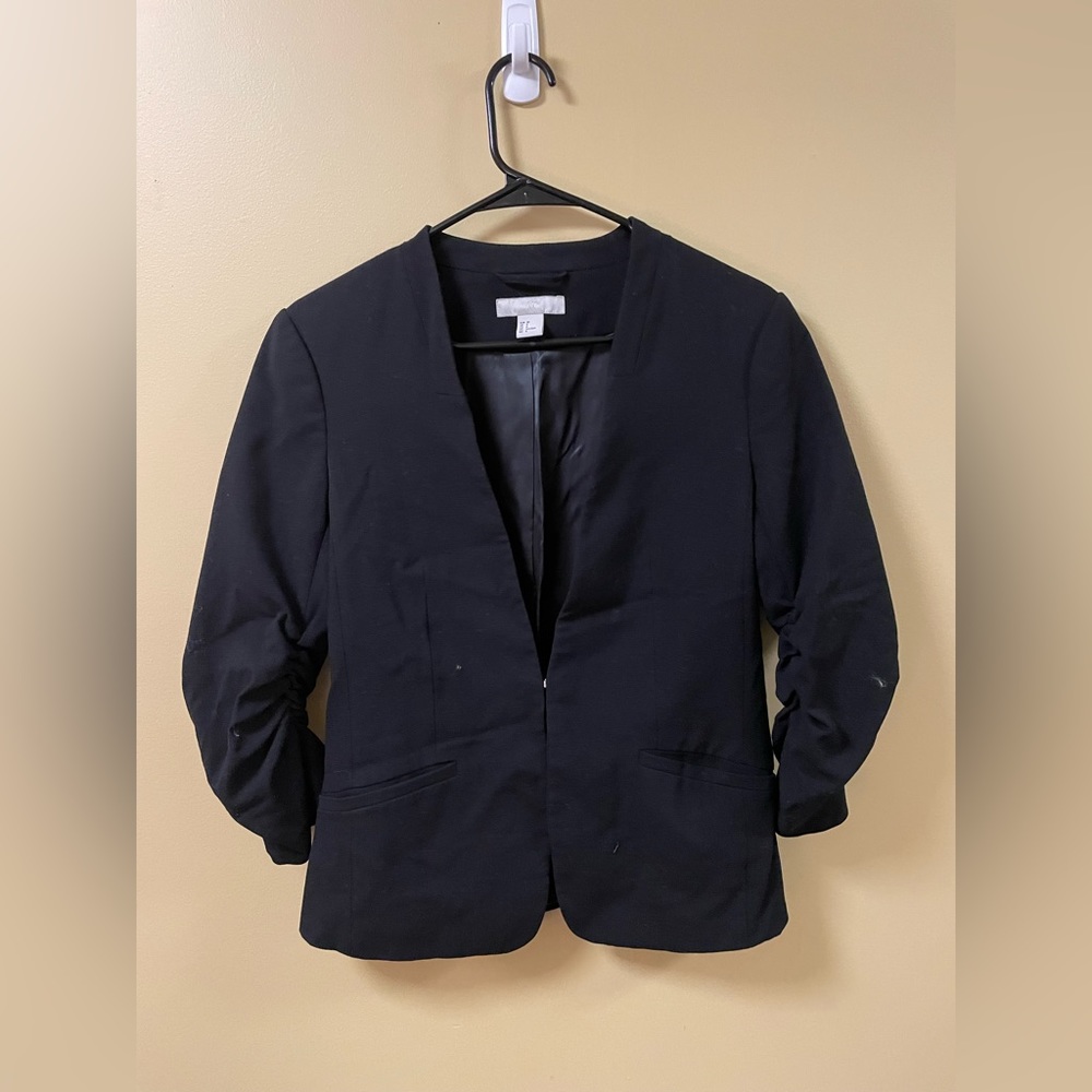 H&M FITTED BLAZER WITH RUCHED SLEEVES